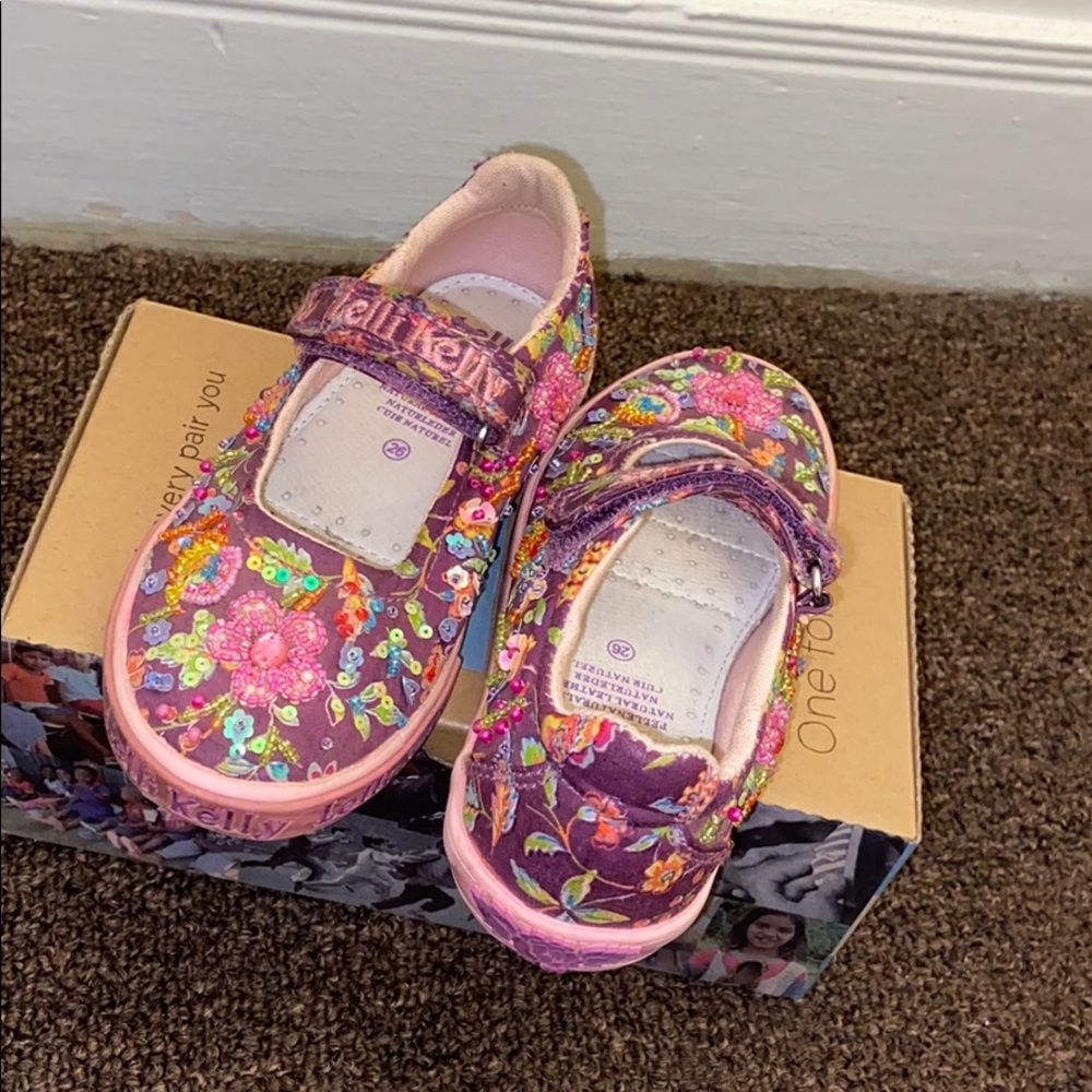Girls shoes